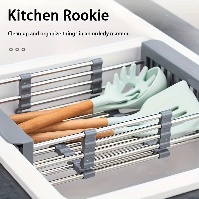 Escurridor Extensible de Acero Inoxidable para Fregadero con utensilios de cocina organizados.