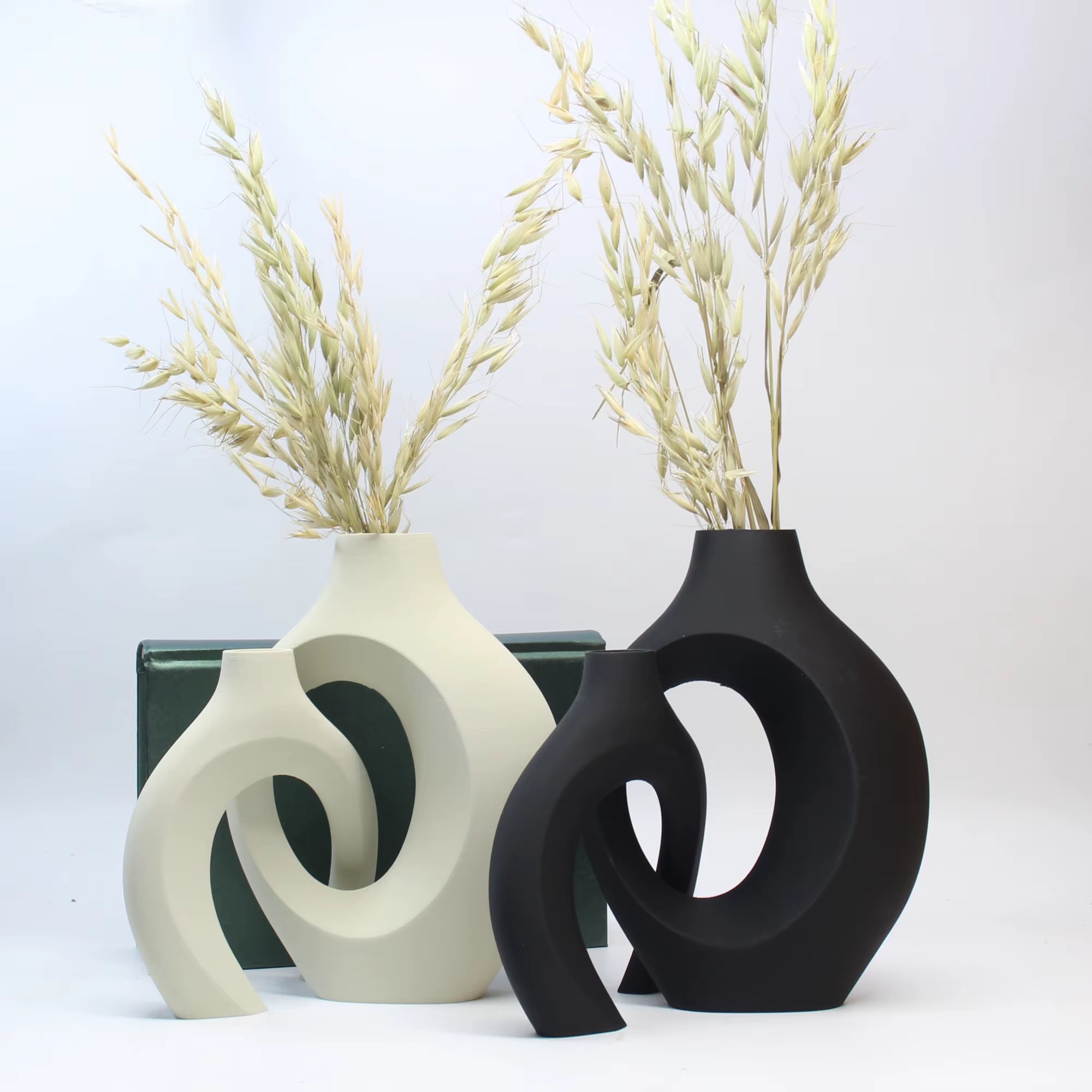 Jarrón Decorativo para Oficina y Gabinete de Entrada con diseño minimalista y flores secas.